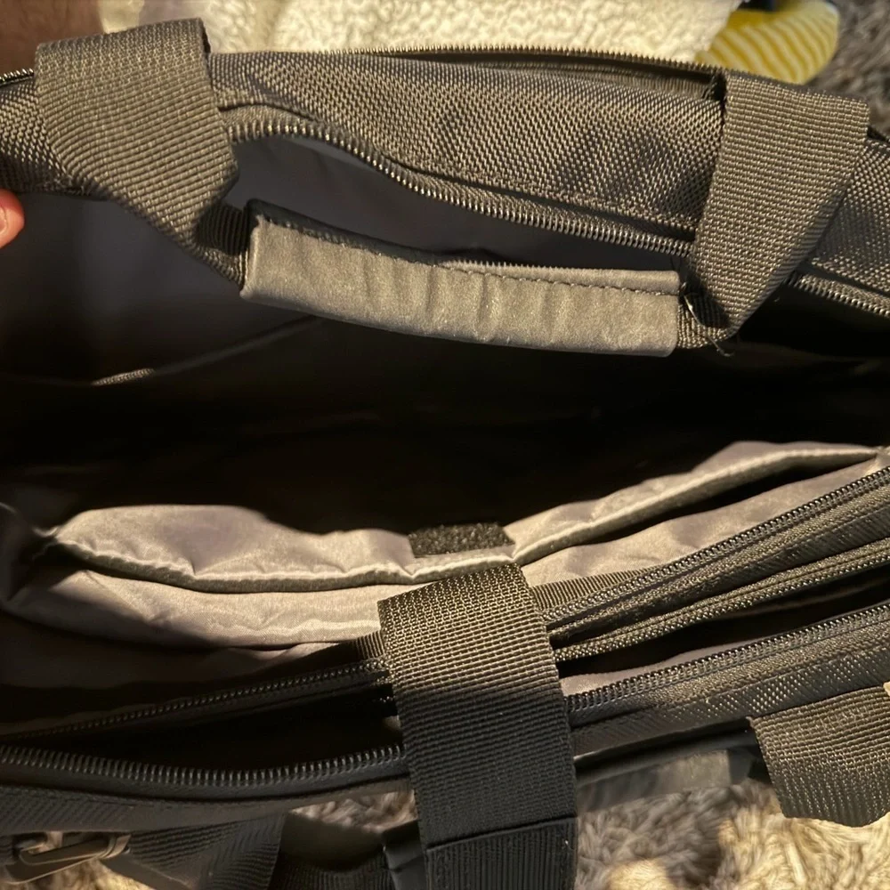 Targus Black Briefcase Laptop Case With Longstrap with 4 different compartments